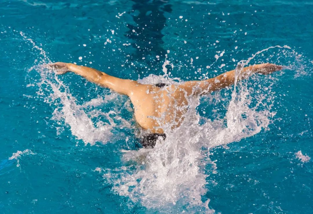 半场战报：格拉斯哥流浪者0-2罗马，佩莱格里尼、苏莱破门