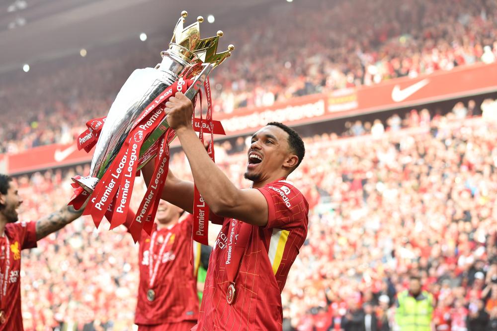 早报：皇马主场翻车，那不勒斯登意甲榜首