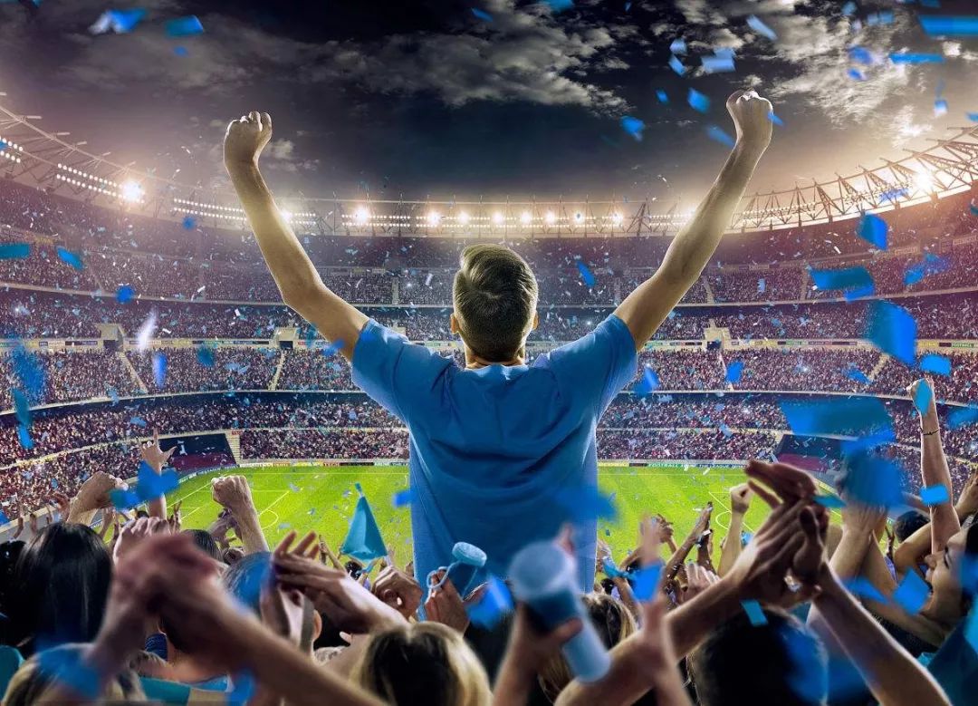 破防了！张本智和比手势，现场球迷给港队加油，日本队压力大