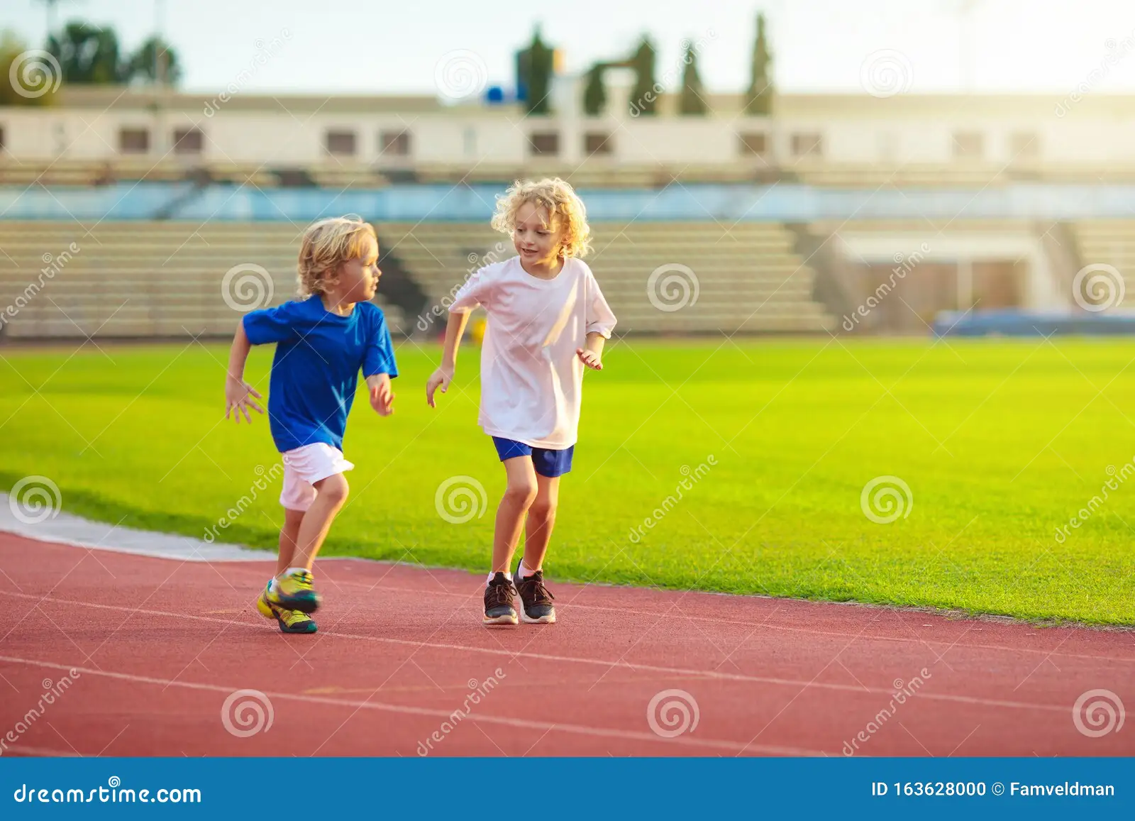 特朗普：我踢球的水平与C罗梅西差不太多，速度可能更快一点