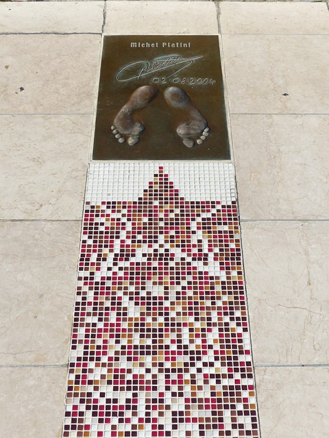 湖人板凳哑火半场仅得7分，马刺三大板凳合砍29分压制湖人