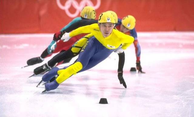 湖人浓眉哥篮下统治助力球队获胜